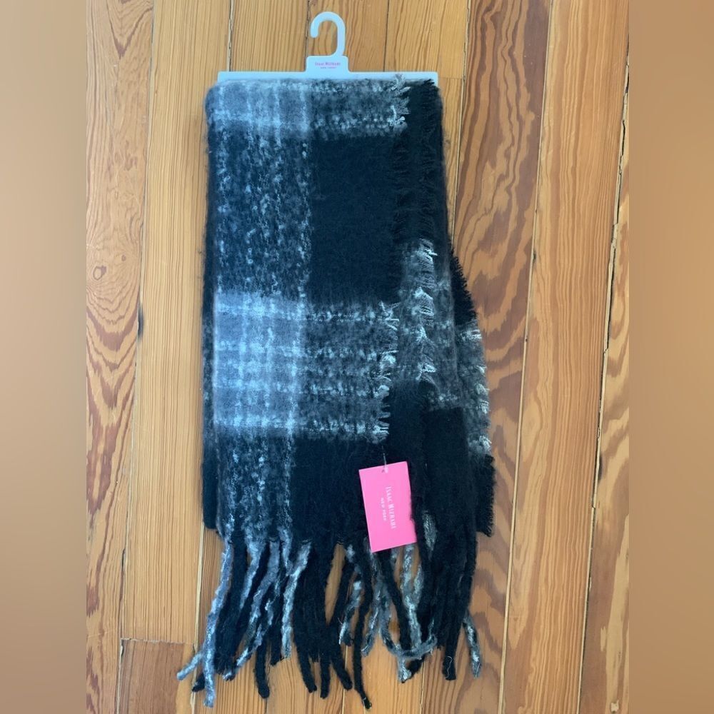 NWT Isaac Mizrahi Scarf